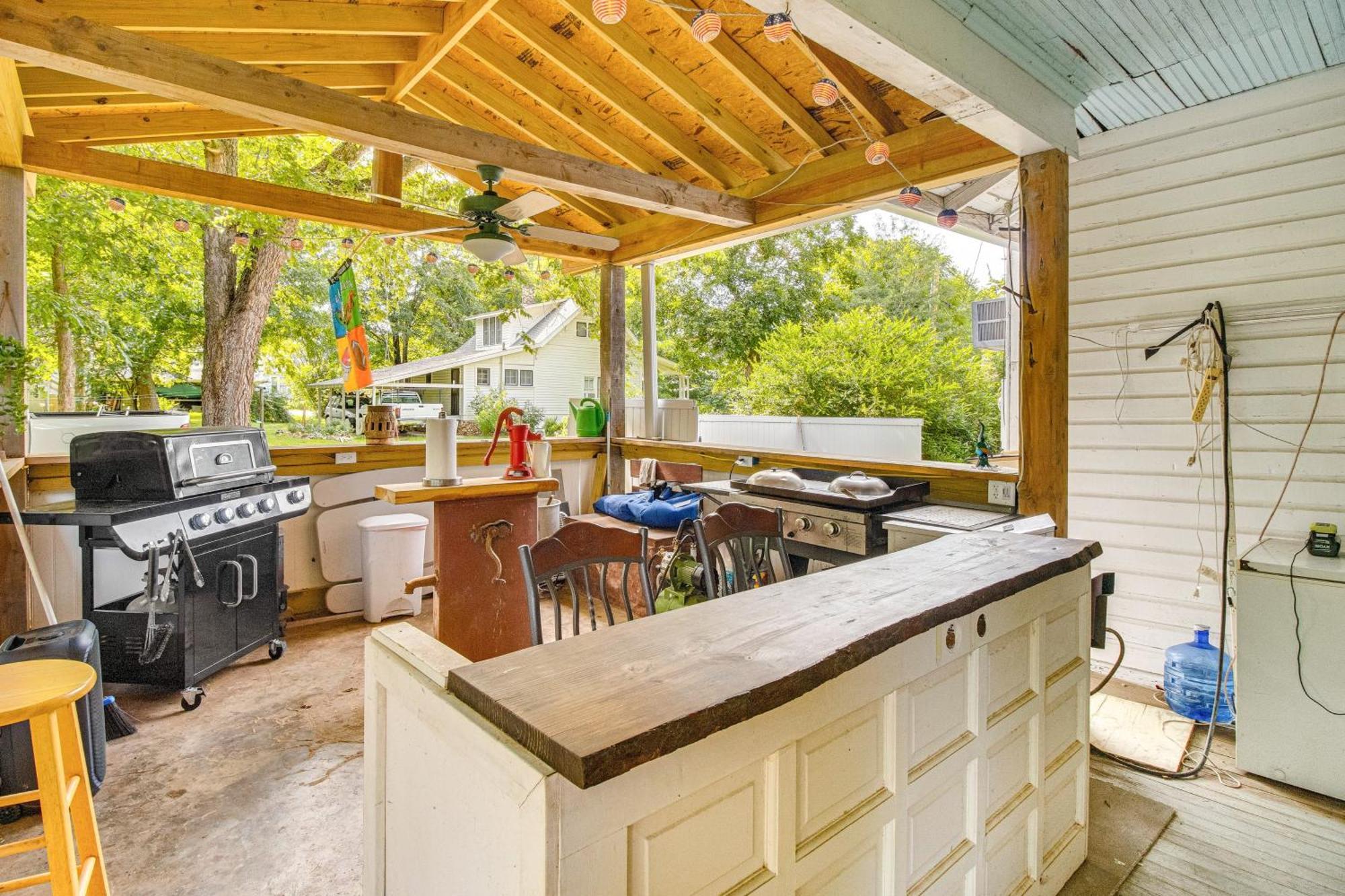 Creekfront Yellville Manor With Parlors And Fire Pit! 外观 照片